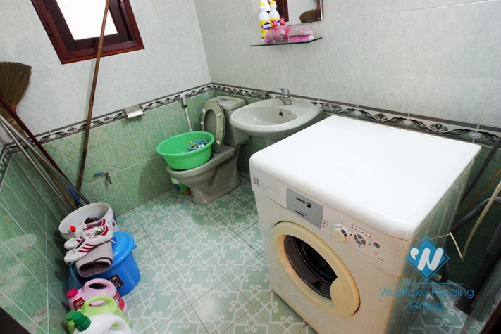 Cheap house for rent in Nghi Tam area, Tay Ho, Ha Noi